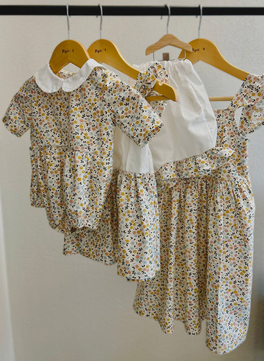 Pagliaccetto bimba in cotone OEKO-TEX® con fantasia floreale – fatto a mano in Italia
